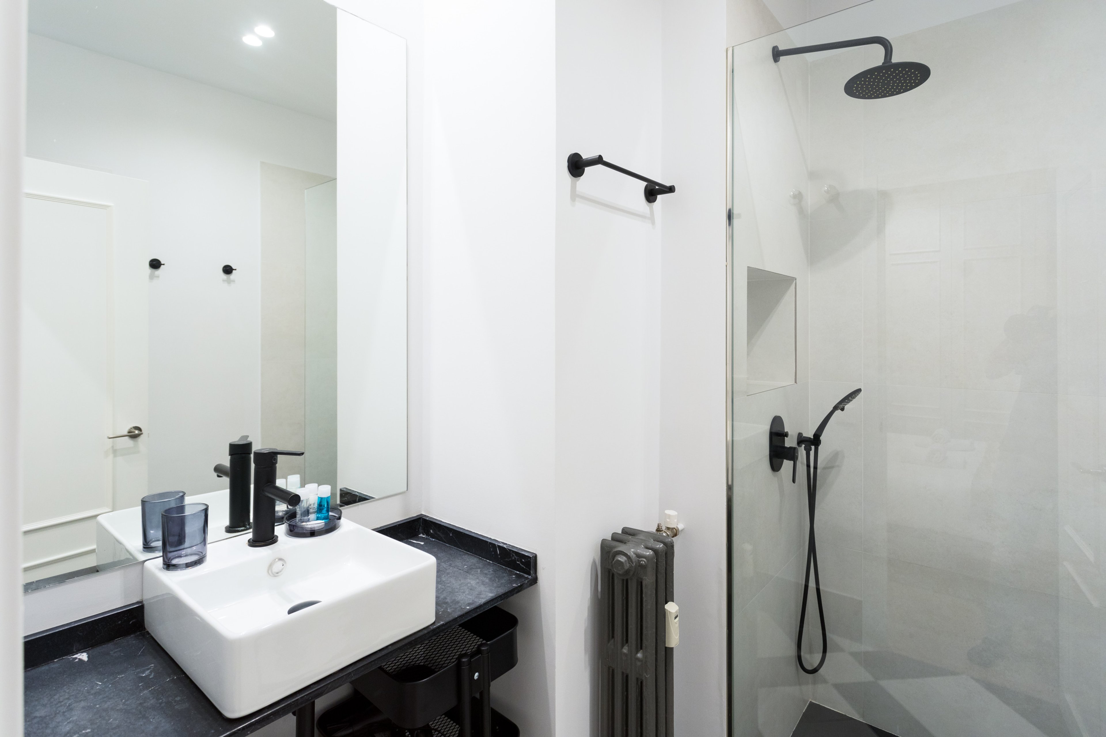 NESTIC - MENINA - Baño apartamento amueblado con servicios