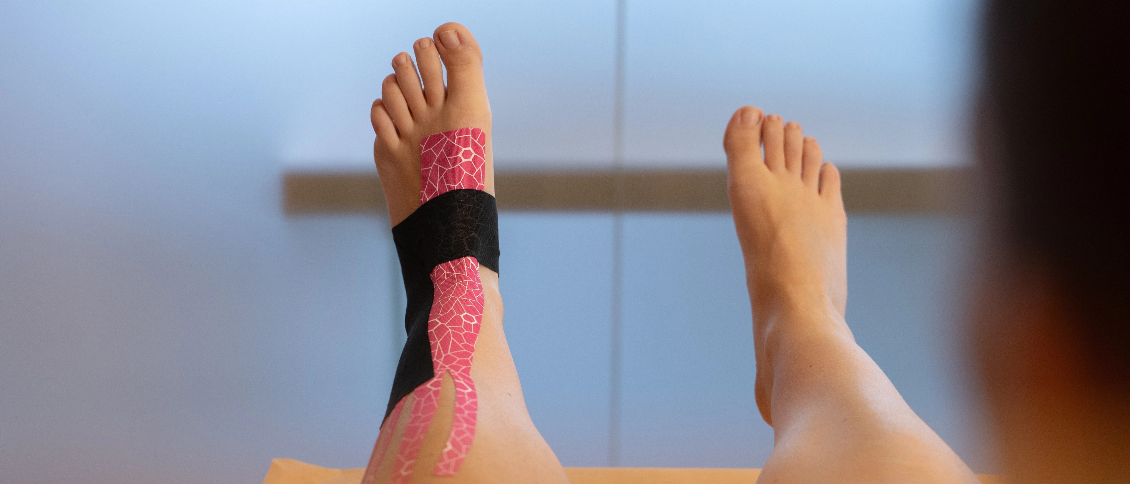 Ejercicio de rehabilitación con dispositivo manual, recuperación neurológica