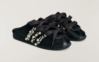 Simone Rocha x adidas Japan Slip-On "Black" (SKU: KH7275). Photo via adidas.