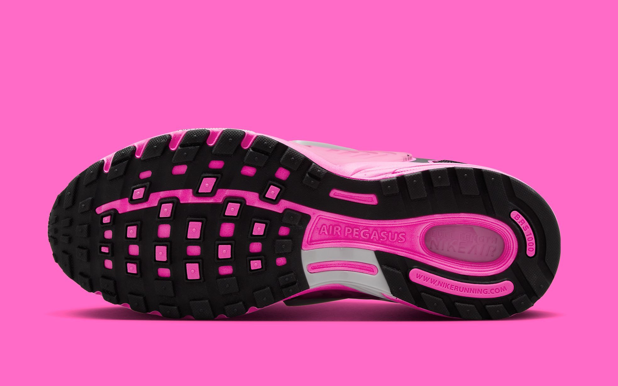The Nike Pegasus Wave Arrives in “Pale Ivory” and “Pink Foam