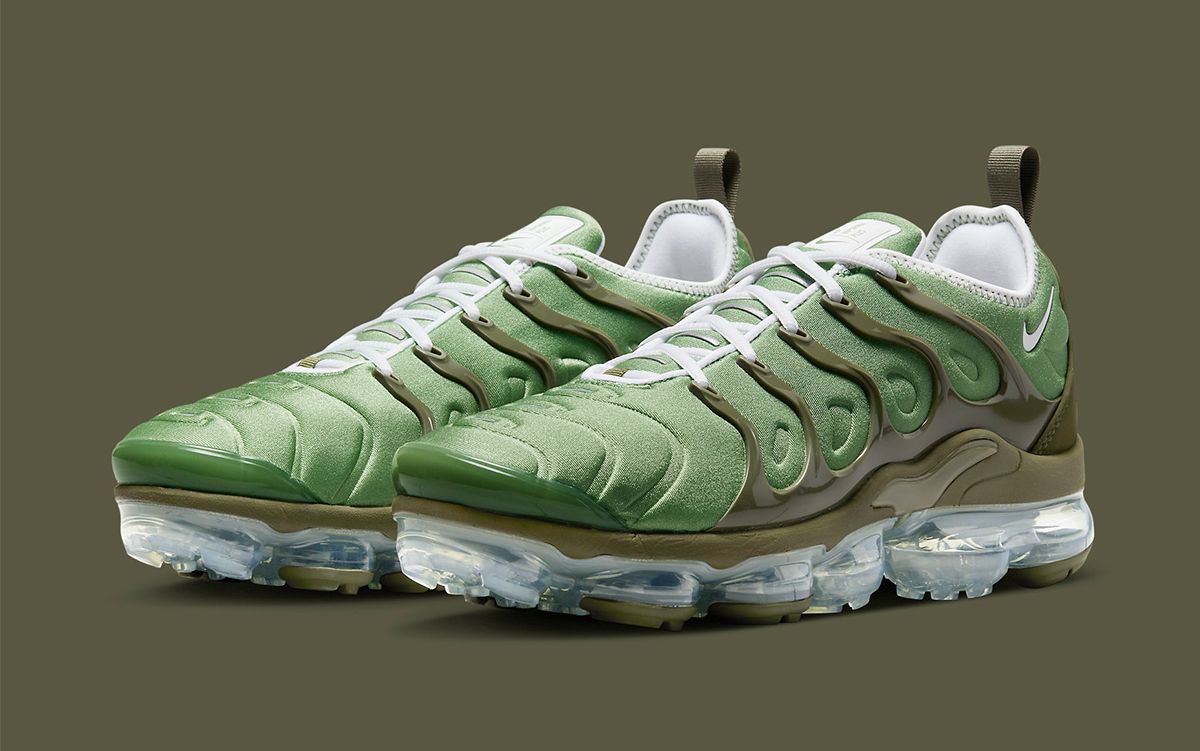 nike air vapormax plus olive green