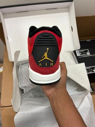 Kid's Air Jordan 3 “Santa” via scumbagdzaa /X.