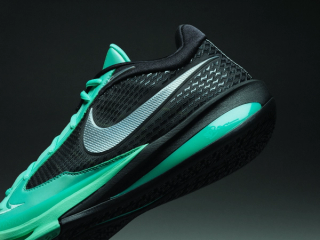 Sabrina Ionescu's debut Nike Sabrina 4 Basketball Shoe in a mint green and black color scheme. Photo via Nike.