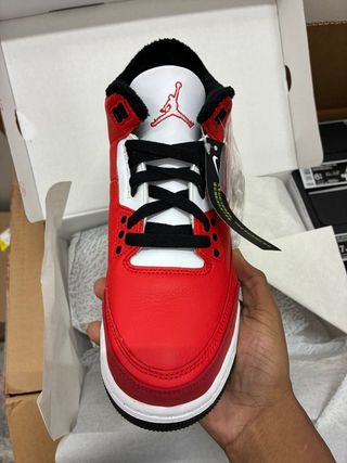 Kid's Air Jordan 3 “Santa” via scumbagdzaa /X.