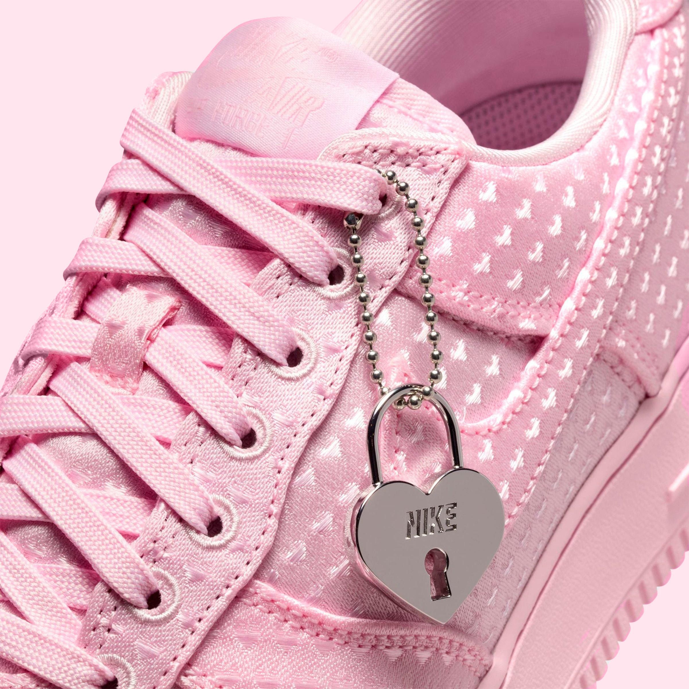 nike heart lace lock