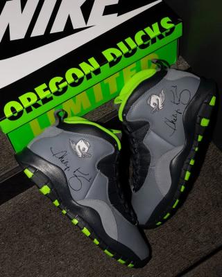 Phil Knight & Tinker Hatfield Sign the Oregon Ducks' Latest Air Jordan 10 PE