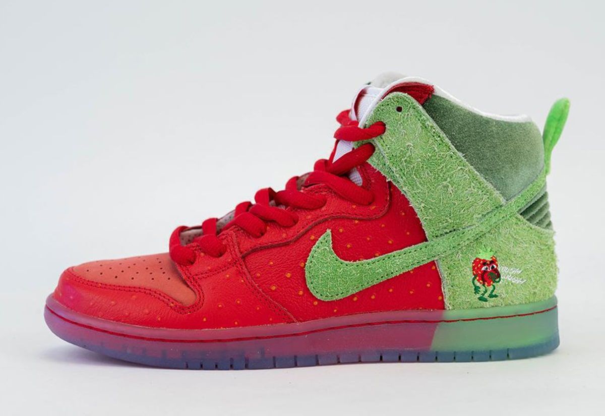 Sb dunk high hotsell strawberry cough release date