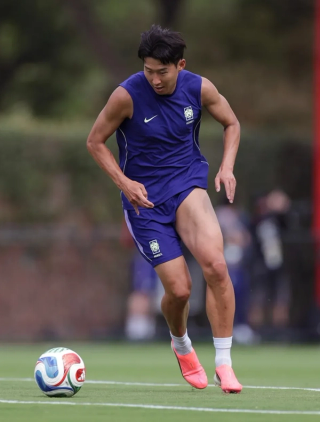Son Heung-min wearing the "Road to Glory" adidas F50 HYPERFAST Laceless. Photo via KFA.