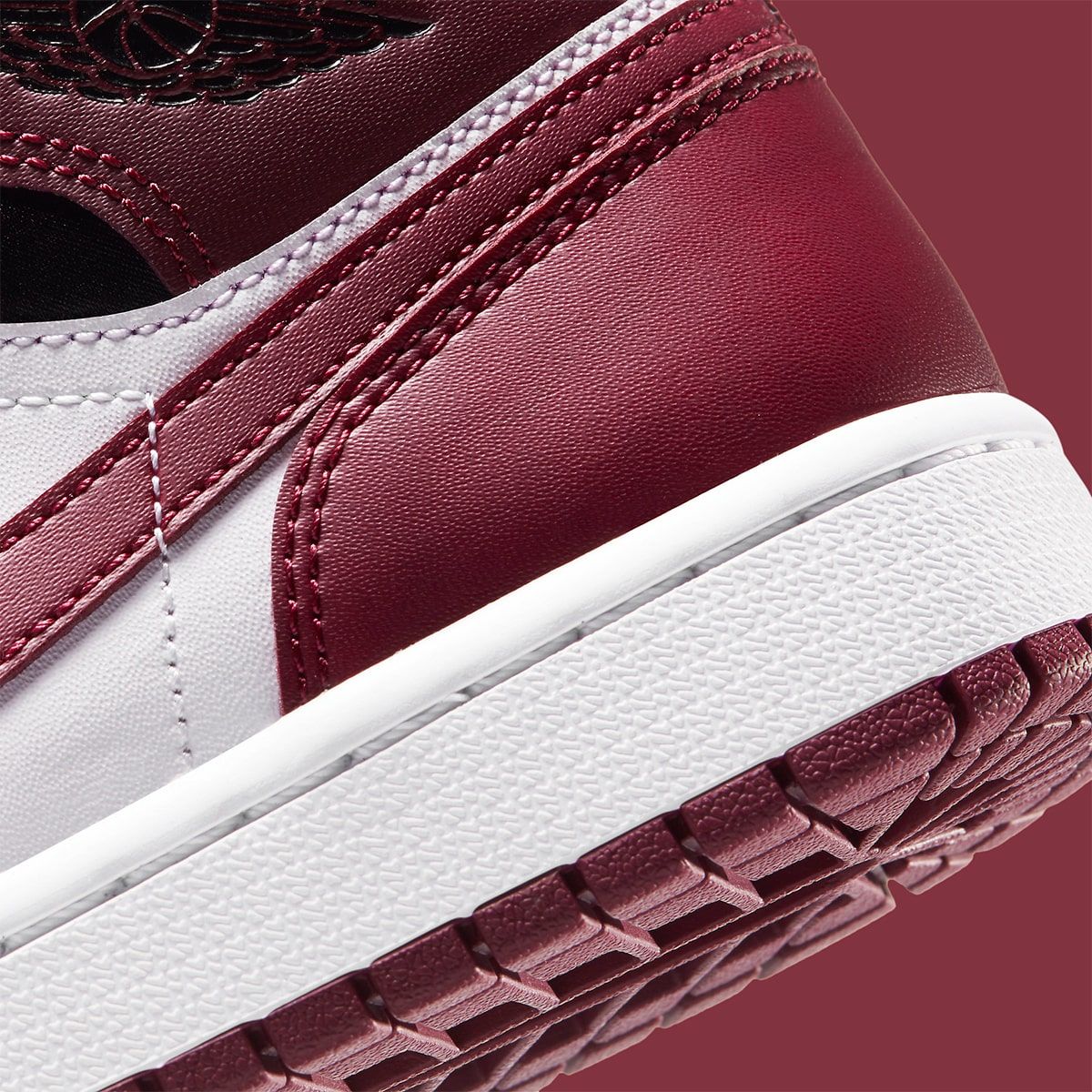 Burgundy and gold sales jordan 1