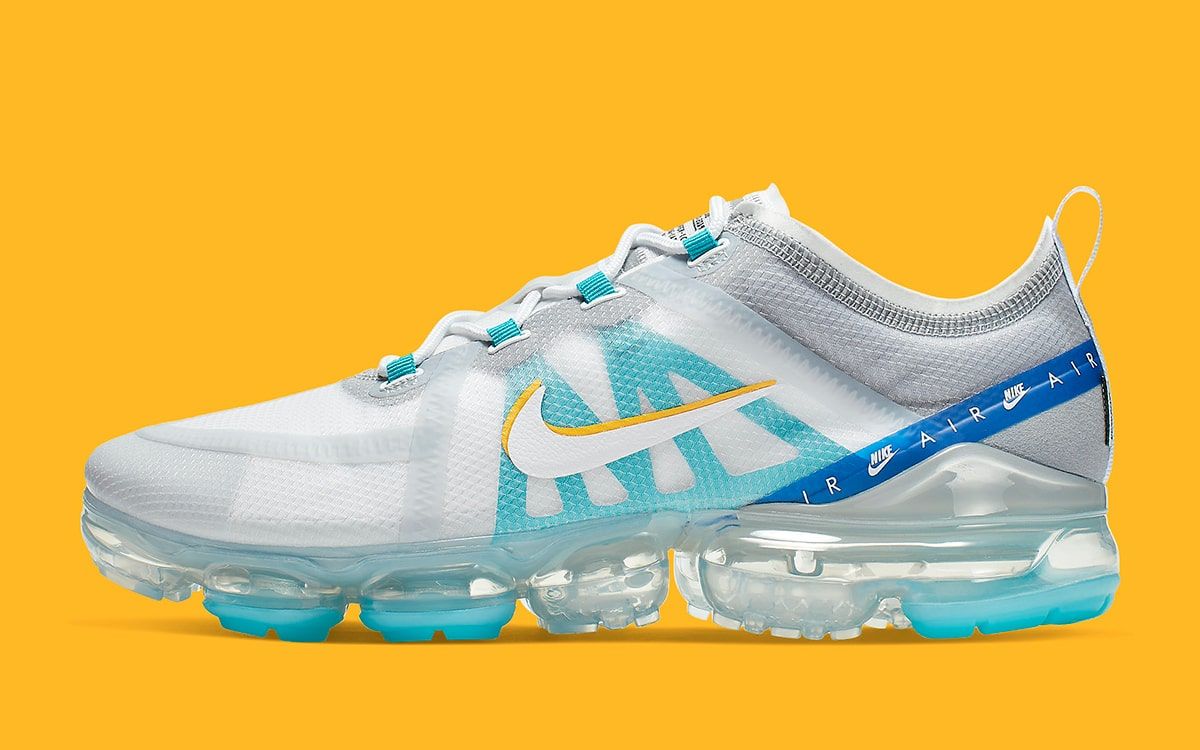 Vapormax se best sale white university gold