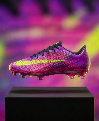 Speculative mock-up of the Kobe Bryant x Nike Mercurial Superfly 11 football boot in a "Hyper Pink/Electric Green/Red Plum" color scheme. Image via @bootsplug on Instagram.