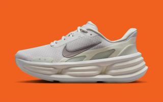 Nike's ultra-cushioned Comfort Ride EasyOn in a "Light Silver/Sail" color scheme.
