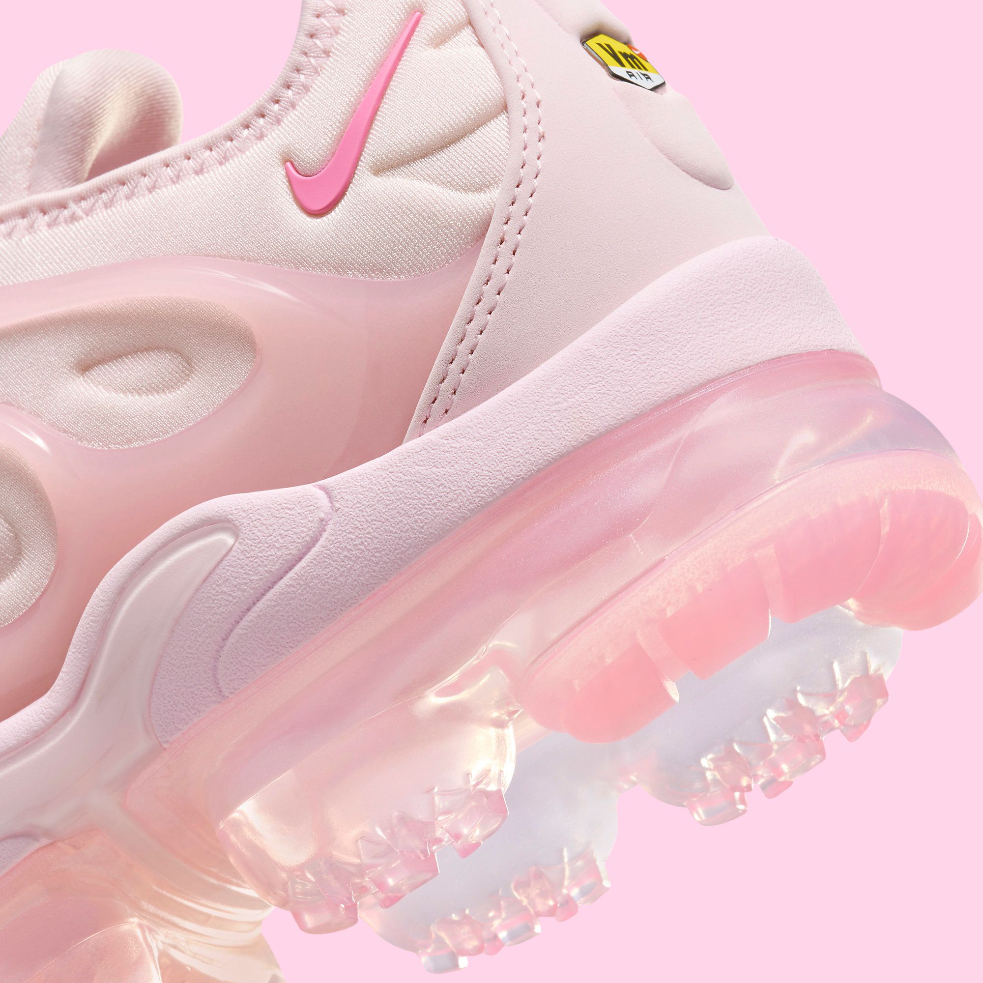 Light pink nike outlet air vapormax plus