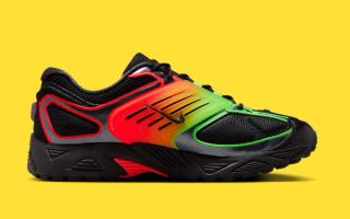 Medial angle of Nike's Pegasus Wave in a "Black/Bright Crimson/Green Strike" color scheme.