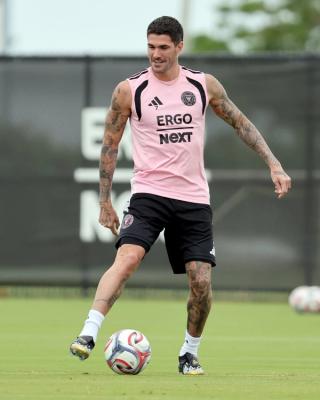 Rodrigo De Paul wearing unreleased Thrasher x adidas Predator Football Boots during Inter Miami training.