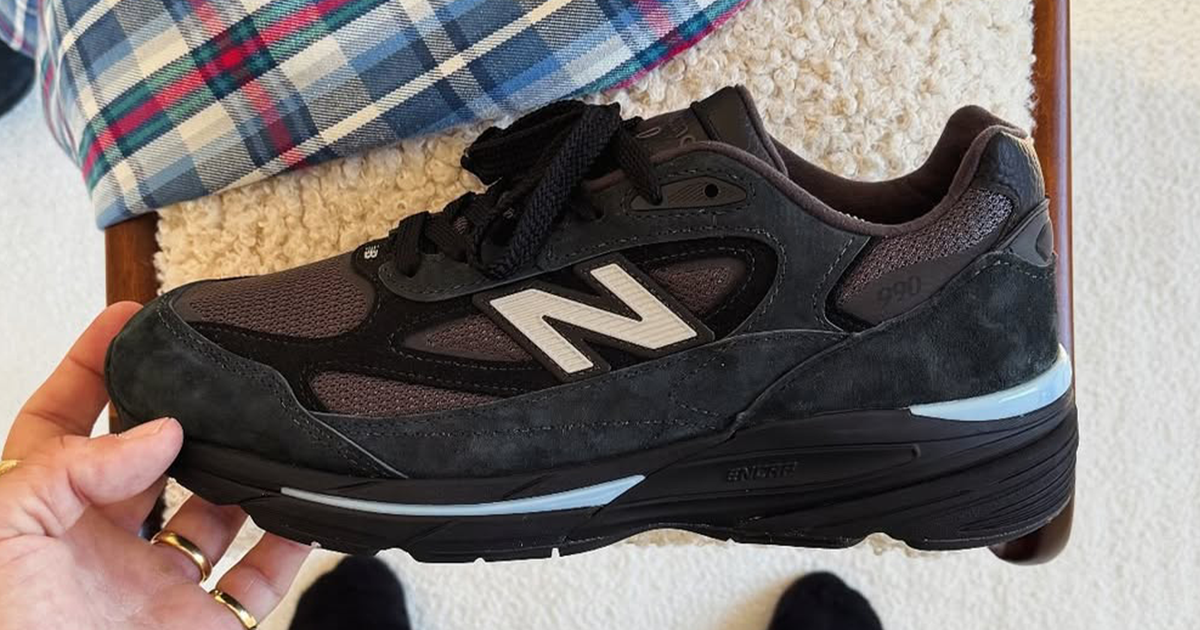 New Balance 990v7 Surfaces in 