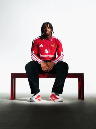Patrick Dorgu for Manchester United 26/27 Home kit by adidas. Photo via adidas.