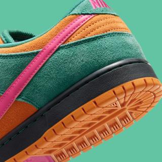 Nike SB Dunk Low "Green Noise & Watermelon" (SKU: HQ1625-301). Photo via Nike.