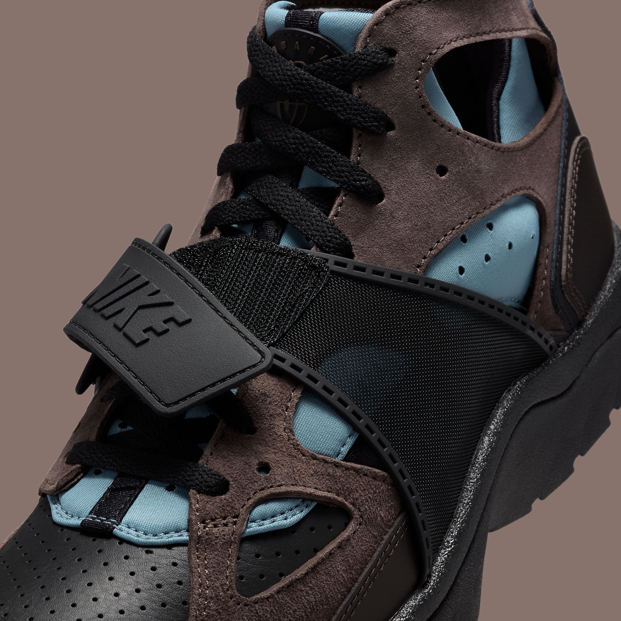 nike air trainer huarache fireberry