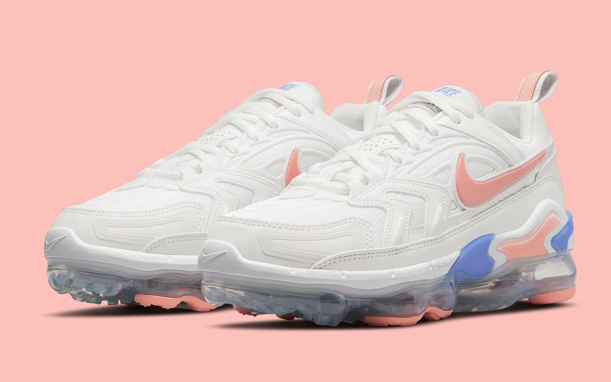 Vapormax white sale pink