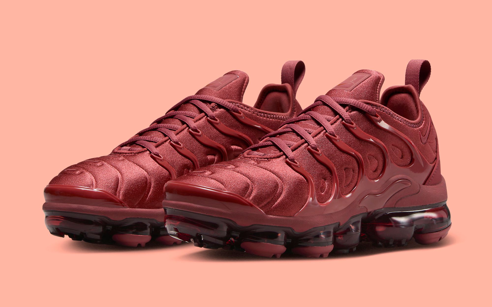 Vapormax with hotsell red tag