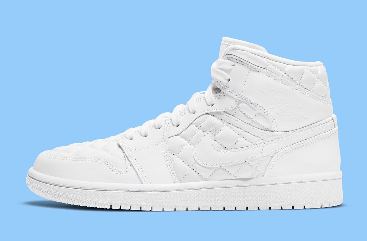 Jordan mid white. Jordan 1 Mid White. Air Jordan 1 Mid белые. Air Jordan Mid White. Air Jordan 1 Mid Linen.