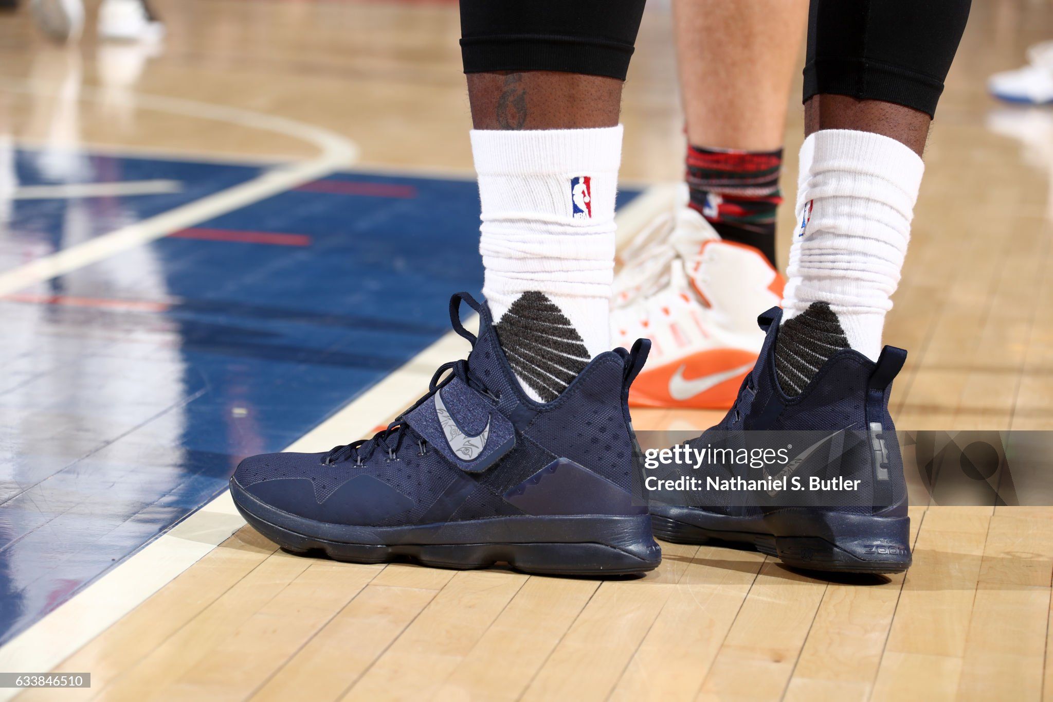 LeBron-James-Wearing-Nike-LeBron-14-Navy-PE-28K-Points-Feb-4-2017
