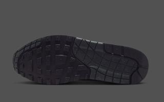 Outsole of Nike's Air Max 1 in a "Black/Green Strike" color scheme.