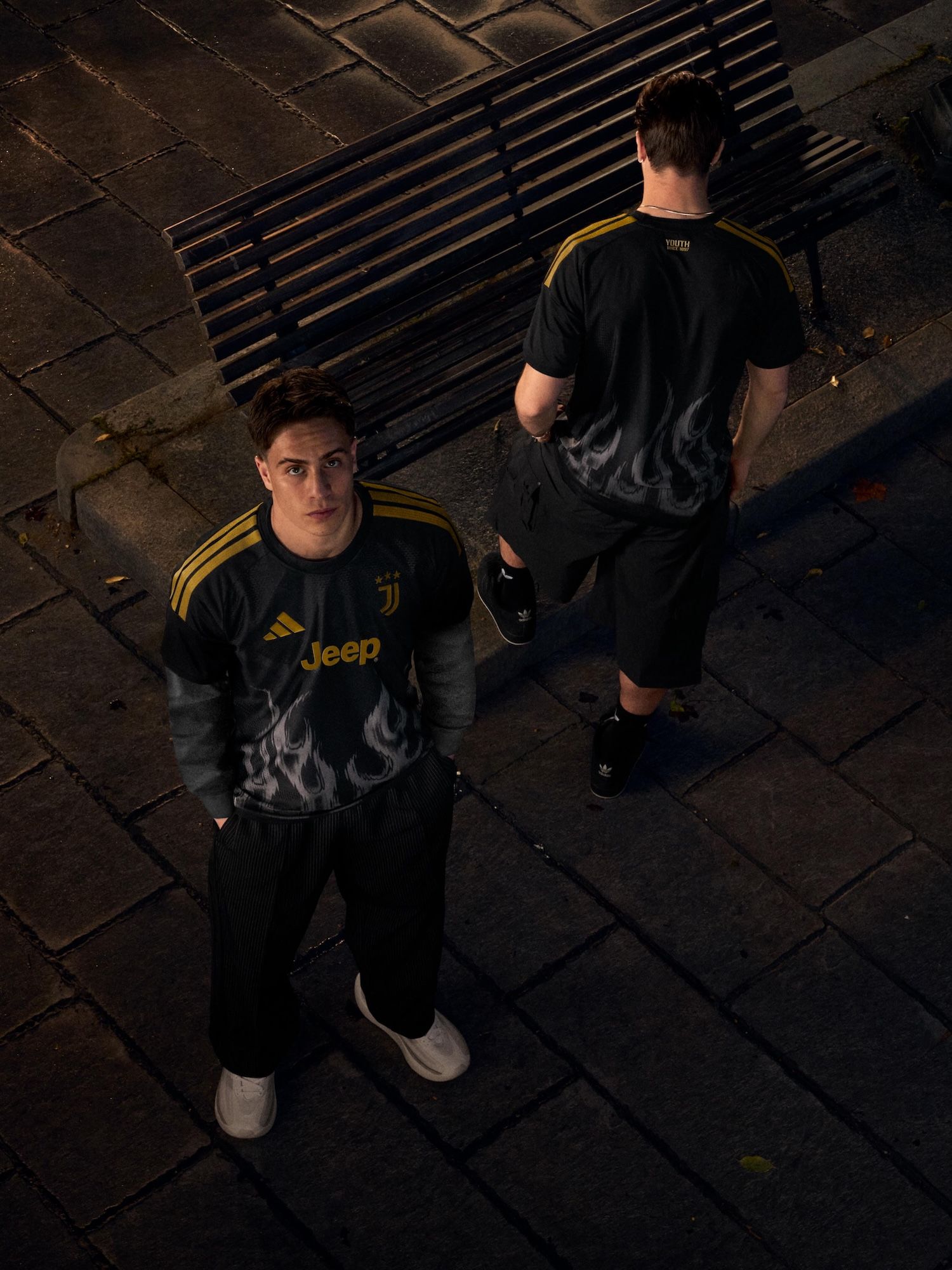 JUVENTUS 26/27 THIRD JERSEY, IN A BLACK-GOLD COLOR. PHOTO VIA JUVENTUS.