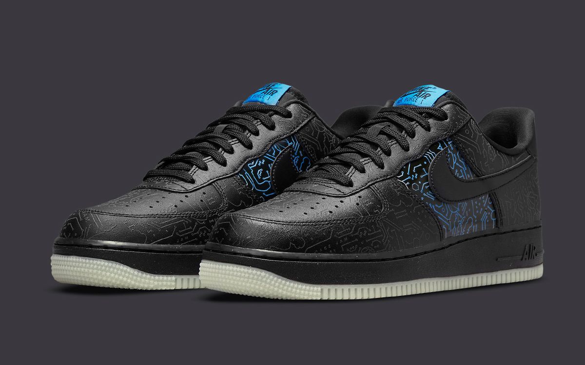 nike space jam glow in the dark