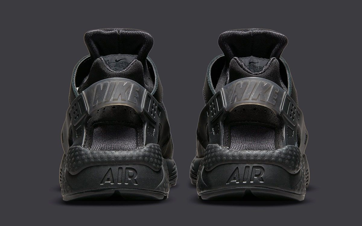 Official Images // Nike Air Huarache “Triple Black” | House