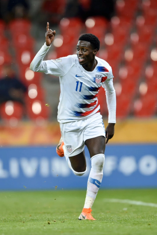 Timothy Weah wearing USMNT's 2018 Home jersey. Photo via AITOR ALCALDE/ FIFA/GETTY IMAGES.