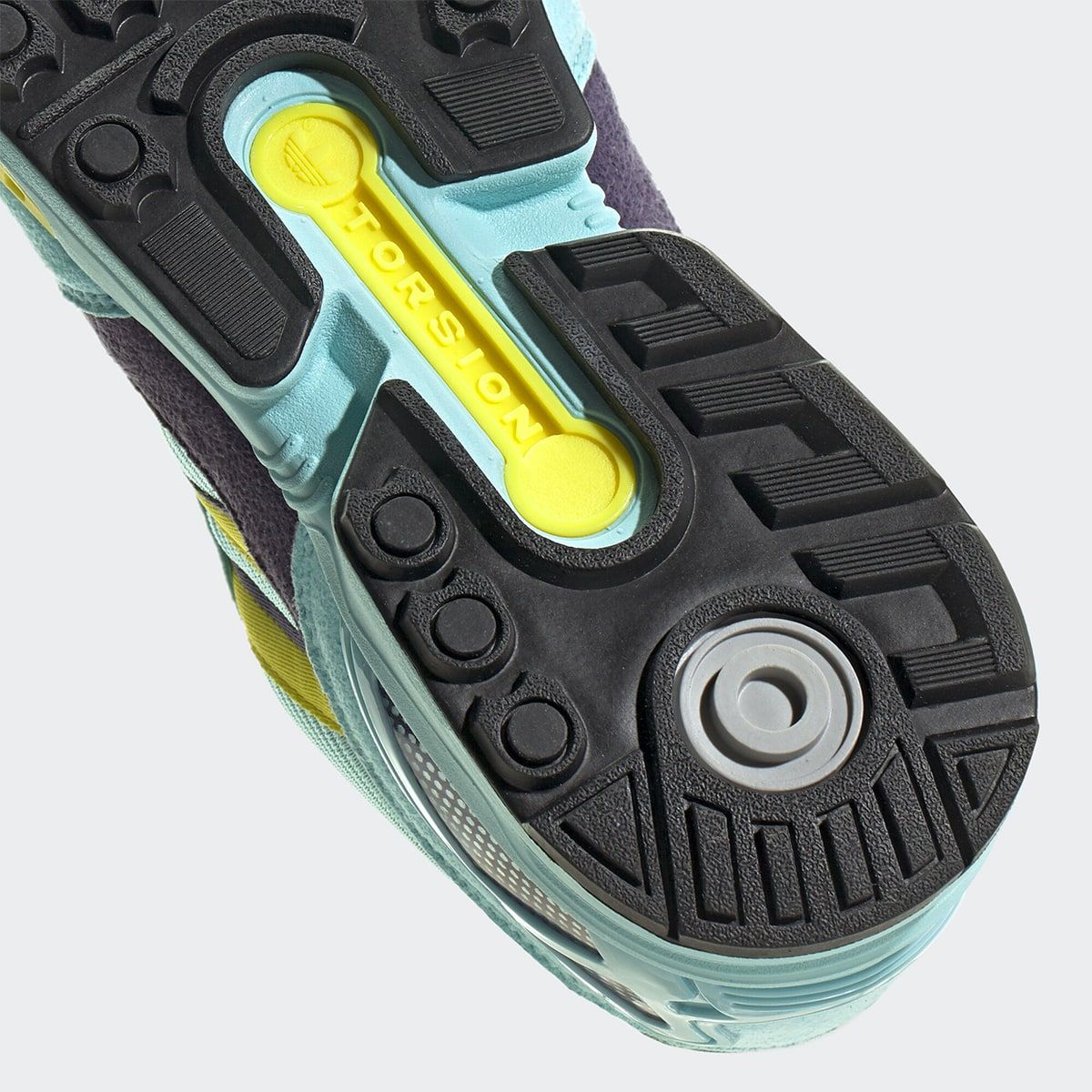 りAQOL Available Now // adidas Retool the OG ZX 8000 “Aqua” with