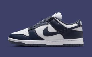 Lateral angle of Women's Nike Dunk Low covered in a "White/Thunder Blue" color scheme.