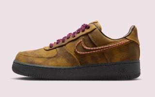 Nike Air Force 1 Low "Boucle" in a "Desert Moss/Midwest Gold/Baroque Brown/Fierce Pink" color scheme.