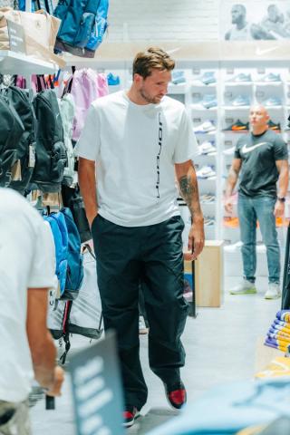 Luka Dončić stops by at Basketball Emotion in Madrid. Photo via Jordan Brand.