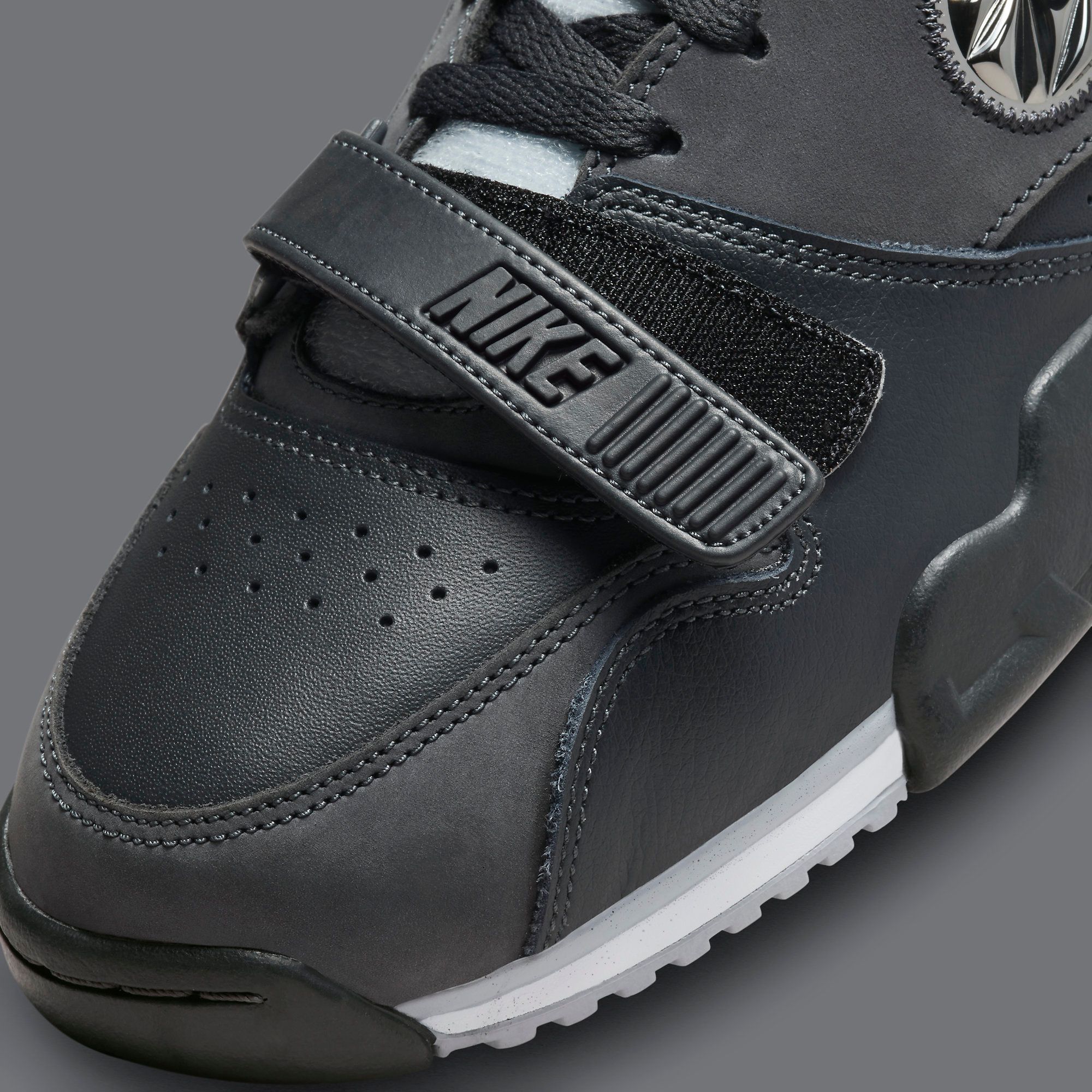 super bowl nike trainer 1