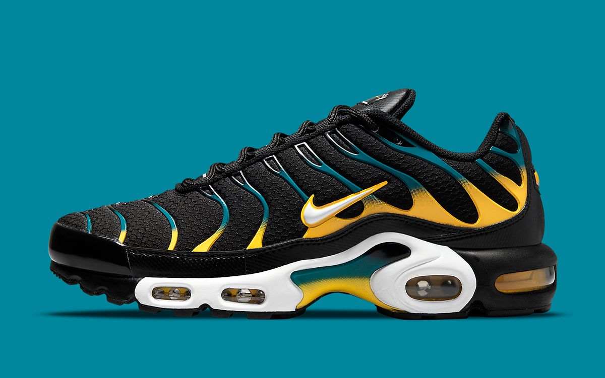 Air max plus white black clearance yellow