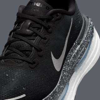 Women's Nike Vomero Premium "Oreo" (SKU: IU2827-001). Photo via Nike.