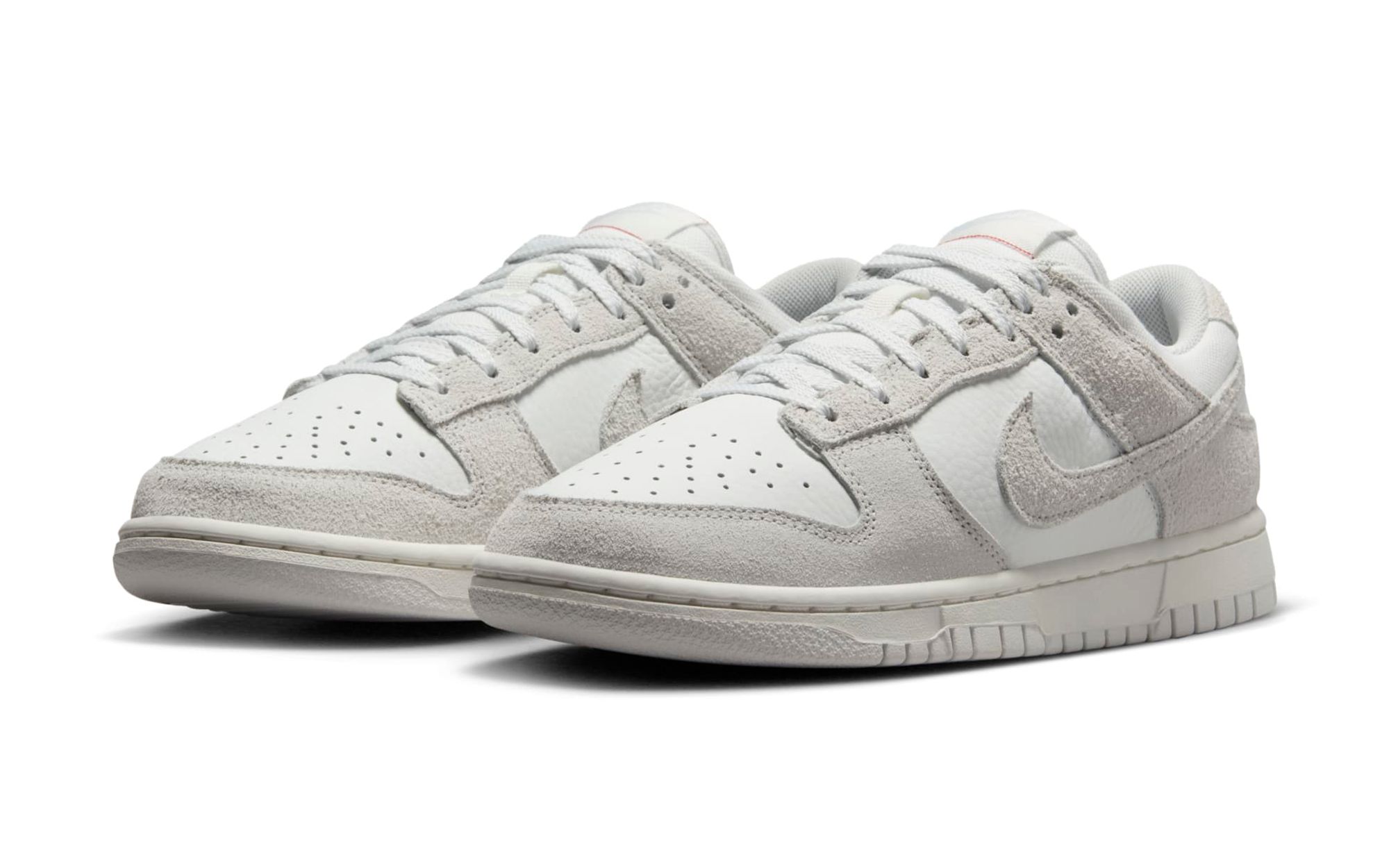 スニーカー Nike SS25 DUNK LOW (HJ5777 100) The Nike Dunk Low Gets Tonal and Tactile | House of Heat°