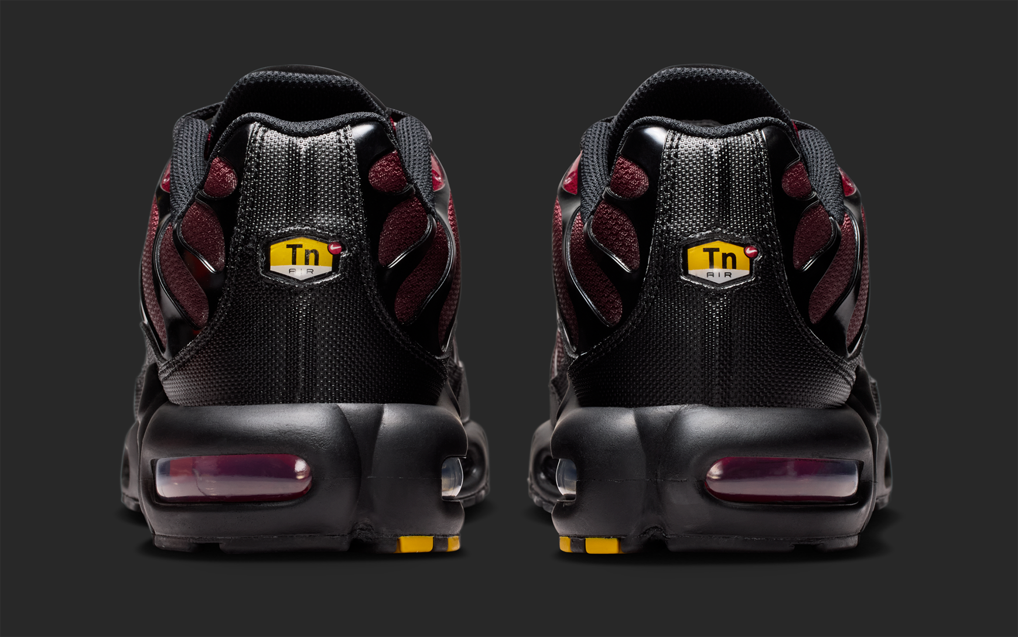 Nike Air Max Plus "True Red/Black" (SKU: DM0032-601). Photo via Nike.