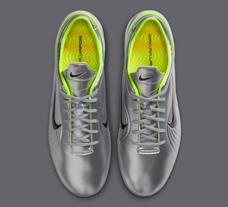 Nike Cryoshot "Mercurial Vapor 1" (Chrome/Lime; SKU: IQ8161-001). Photo via Nike.