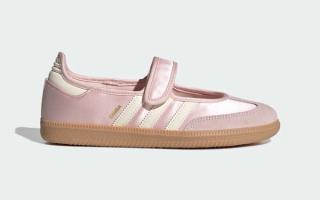 Women's adidas Samba Jane in a "Sand Pink" color scheme.