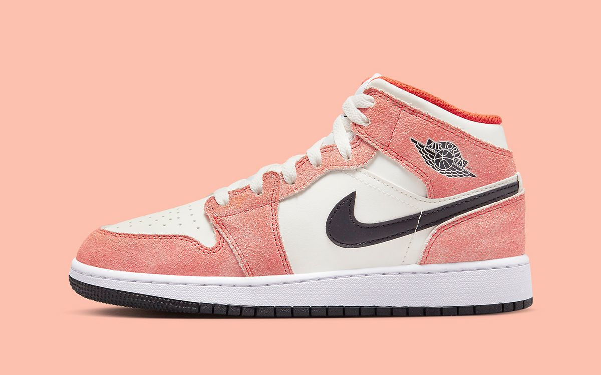 Air jordan 1 mid se hot sale coral suede