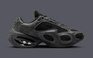 Medial angle of Nike's Air Max Muse in a "Anthracite/Metallic Silver/Black" color scheme.