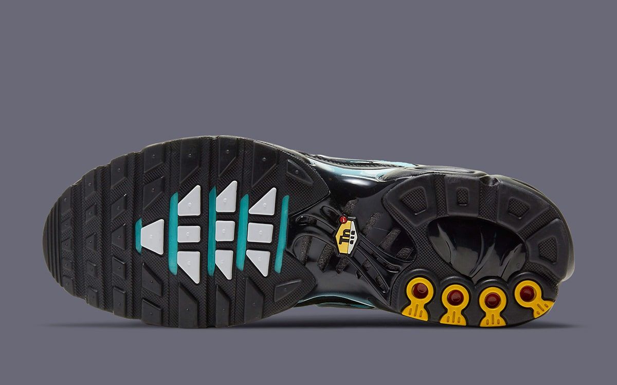 Nike Air Max Plus “Tiffany” Tackles a Classic Dunk Colorway