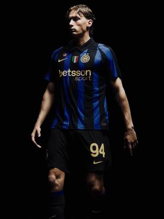 Pio Esposito for Inter Milan 26/27 Home Match Short-Sleeve Jersey (SKU: II2736-409). Photo via Nike.