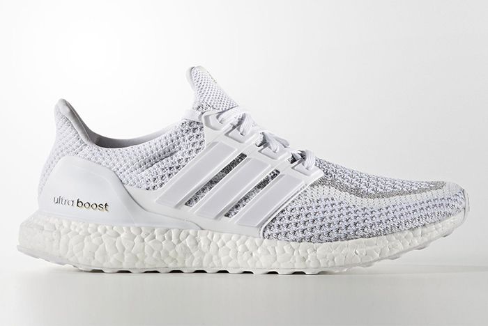 adidas gazelle silver green womens adidas ULTRABOOST 22 Running Shoes | Triple White main image 1