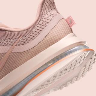 Heel close-up of Nike Running's Pegasus Premium in a "Particle Pink/Rose Gold" color scheme
