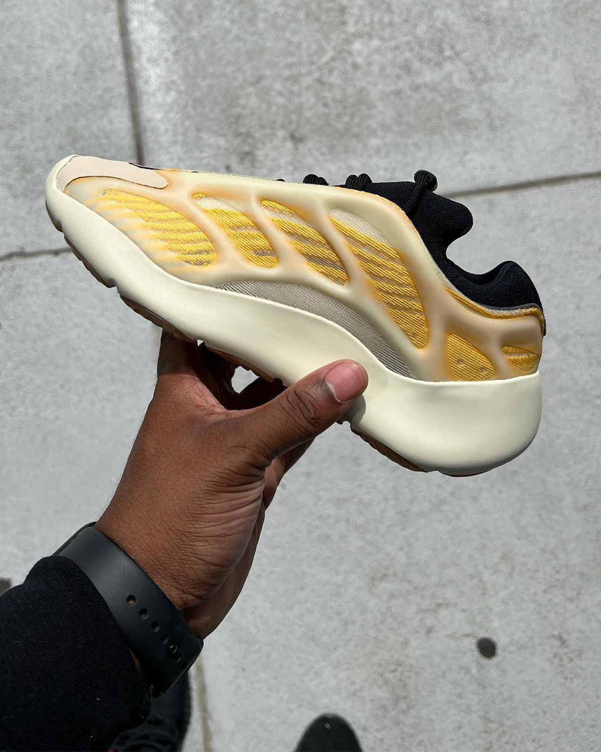 【7月末】adidas yeezy 700v3 \